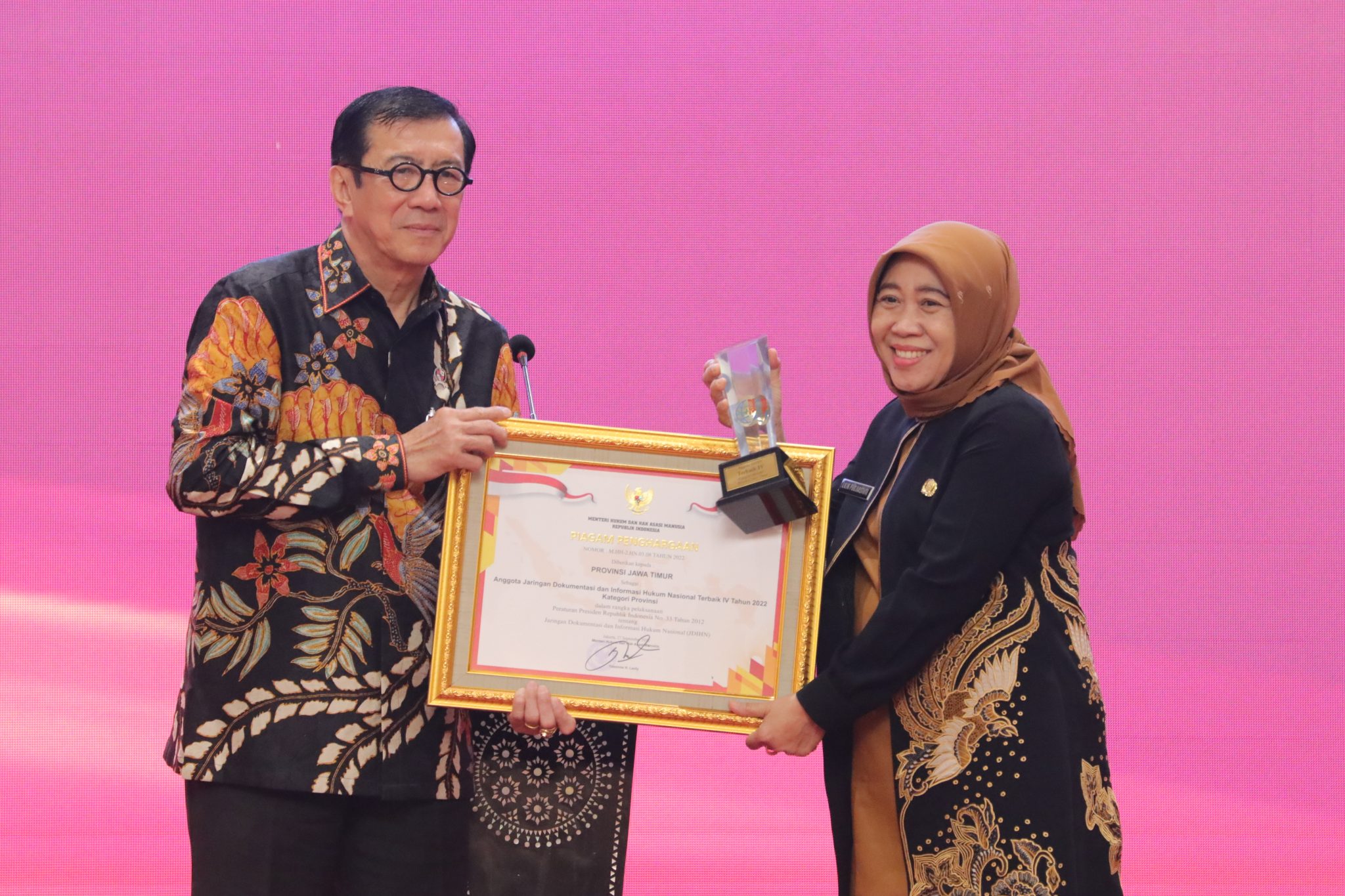Pemerintah Provinsi Jawa Timur Raih Penghargaan JDIHN Awards 2022 Terbaik IV Kategori Provinsi